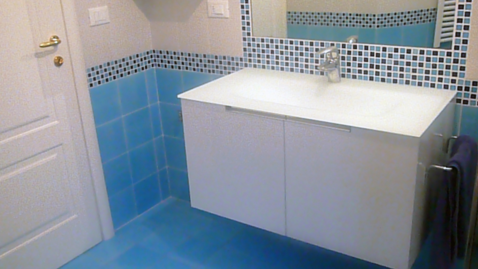 Bagni mosaico azzurro ~ idee di design per la casa Bagno mosaico azzurro